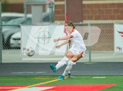 Thumbnail 2 in Skyridge vs. Mountain Ridge (UHSAA 6A Quarterfinal) photogallery.