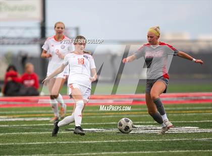 Thumbnail 2 in Skyridge vs. Mountain Ridge (UHSAA 6A Quarterfinal) photogallery.