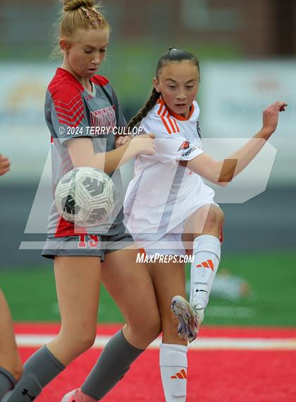 Thumbnail 2 in Skyridge vs. Mountain Ridge (UHSAA 6A Quarterfinal) photogallery.
