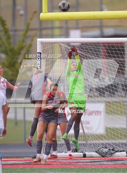 Thumbnail 2 in Skyridge vs. Mountain Ridge (UHSAA 6A Quarterfinal) photogallery.