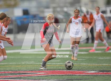 Thumbnail 2 in Skyridge vs. Mountain Ridge (UHSAA 6A Quarterfinal) photogallery.