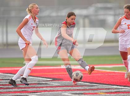Thumbnail 2 in Skyridge vs. Mountain Ridge (UHSAA 6A Quarterfinal) photogallery.