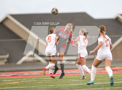 Thumbnail 3 in Skyridge vs. Mountain Ridge (UHSAA 6A Quarterfinal) photogallery.