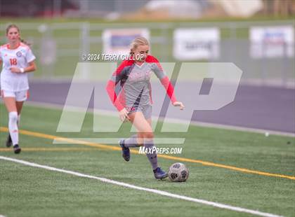 Thumbnail 2 in Skyridge vs. Mountain Ridge (UHSAA 6A Quarterfinal) photogallery.