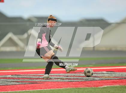 Thumbnail 2 in Skyridge vs. Mountain Ridge (UHSAA 6A Quarterfinal) photogallery.