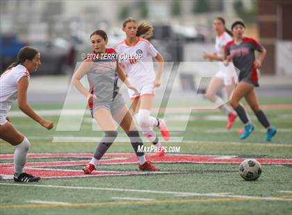 Thumbnail 2 in Skyridge vs. Mountain Ridge (UHSAA 6A Quarterfinal) photogallery.
