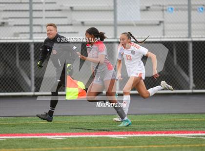 Thumbnail 2 in Skyridge vs. Mountain Ridge (UHSAA 6A Quarterfinal) photogallery.