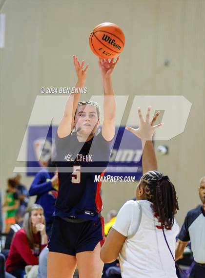 Thumbnail 3 in Hewitt-Trussville vs. Mill Creek (She Got Game Classic) photogallery.