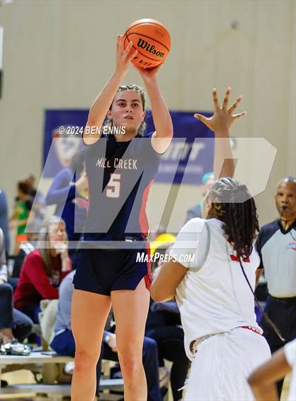 Thumbnail 2 in Hewitt-Trussville vs. Mill Creek (She Got Game Classic) photogallery.