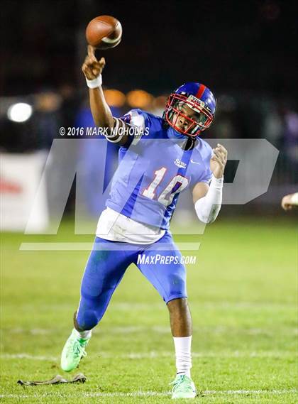 Thumbnail 3 in Santa Margarita @ Serra (CIF-SS Division 1 1st Round) photogallery.
