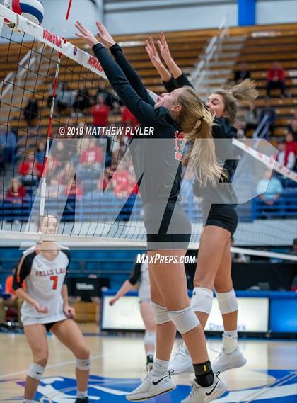 Thumbnail 3 in East Surry vs. Falls Lake Academy (NCHSAA 1A Final) photogallery.