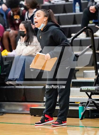 Thumbnail 1 in St. Ignatius vs. Antelope (MLK Tournament) photogallery.
