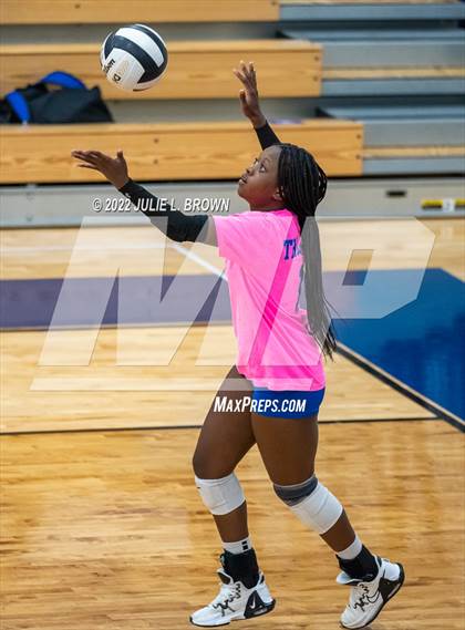 Thumbnail 1 in Cathedral vs Indianapolis Bishop Chatard (City Tourney semi-final) photogallery.
