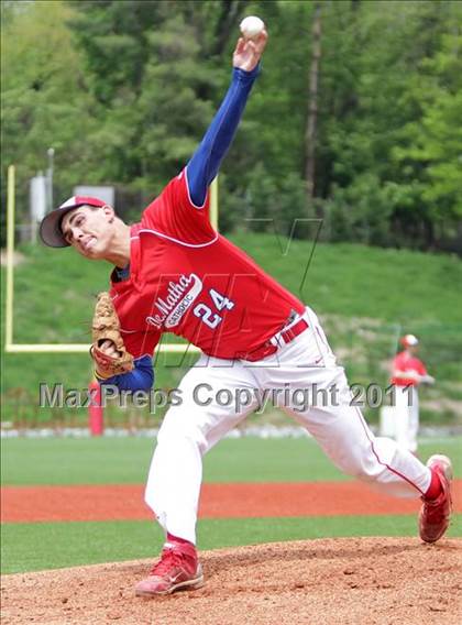 Thumbnail 2 in DeMatha vs. St. John's photogallery.