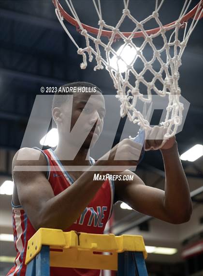 Thumbnail 1 in Fort Wayne Wayne vs. Noblesville (IHSAA 4A Region 3 Championship) photogallery.