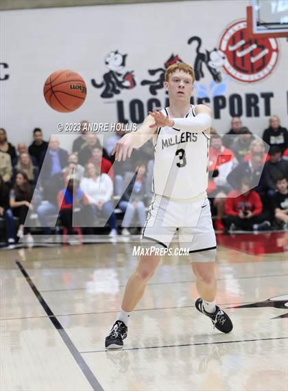 Thumbnail 1 in Fort Wayne Wayne vs. Noblesville (IHSAA 4A Region 3 Championship) photogallery.
