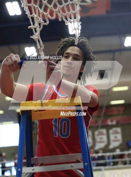 Thumbnail 1 in Fort Wayne Wayne vs. Noblesville (IHSAA 4A Region 3 Championship) photogallery.