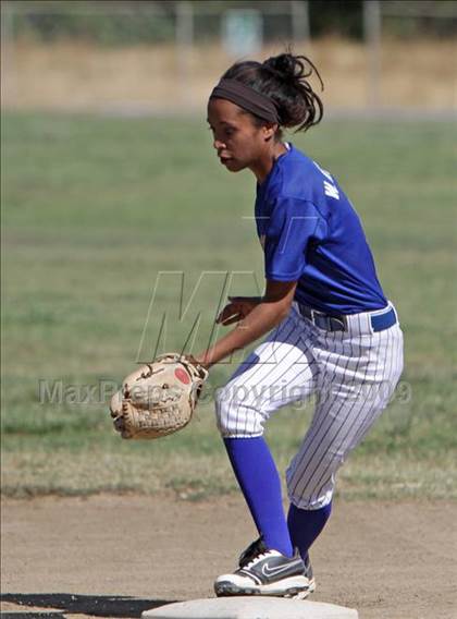 Thumbnail 2 in Northridge Academy vs. LACES (CIF LA City Small School Playoffs) photogallery.