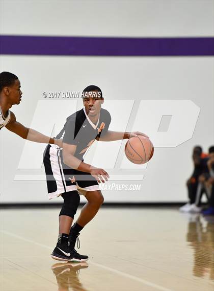 Thumbnail 1 in Evergreen Park vs. Leo (Bob Hambric Shootout) photogallery.
