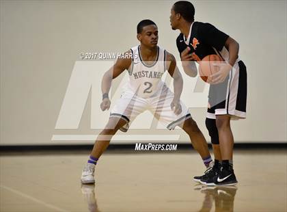 Thumbnail 3 in Evergreen Park vs. Leo (Bob Hambric Shootout) photogallery.