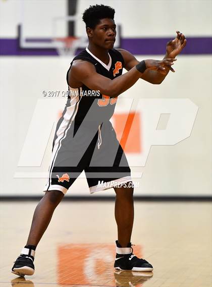 Thumbnail 3 in Evergreen Park vs. Leo (Bob Hambric Shootout) photogallery.