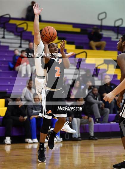 Thumbnail 1 in Evergreen Park vs. Leo (Bob Hambric Shootout) photogallery.