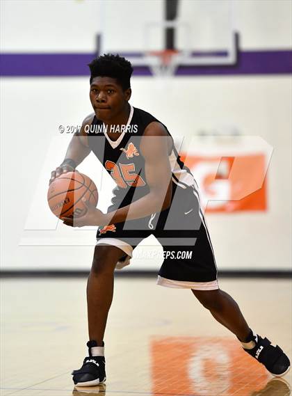 Thumbnail 2 in Evergreen Park vs. Leo (Bob Hambric Shootout) photogallery.
