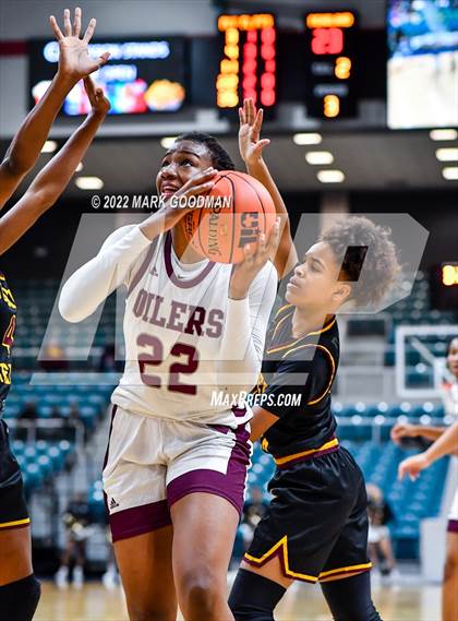 Thumbnail 1 in Pearland vs Summer Creek (UIL-6A Regional Final) photogallery.