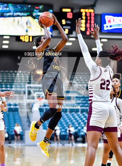 Thumbnail 1 in Pearland vs Summer Creek (UIL-6A Regional Final) photogallery.