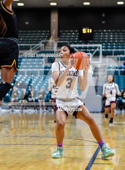 Thumbnail 2 in Pearland vs Summer Creek (UIL-6A Regional Final) photogallery.