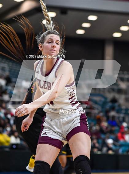 Thumbnail 3 in Pearland vs Summer Creek (UIL-6A Regional Final) photogallery.