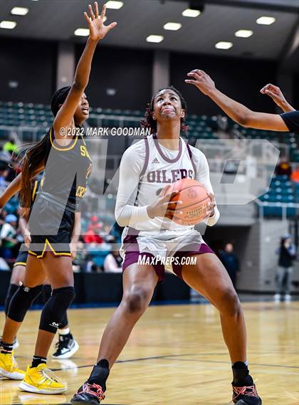 Thumbnail 2 in Pearland vs Summer Creek (UIL-6A Regional Final) photogallery.