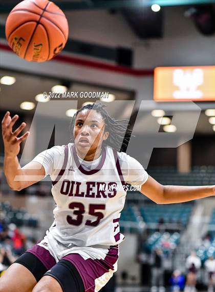 Thumbnail 3 in Pearland vs Summer Creek (UIL-6A Regional Final) photogallery.