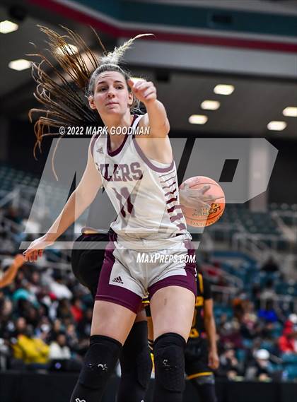 Thumbnail 2 in Pearland vs Summer Creek (UIL-6A Regional Final) photogallery.