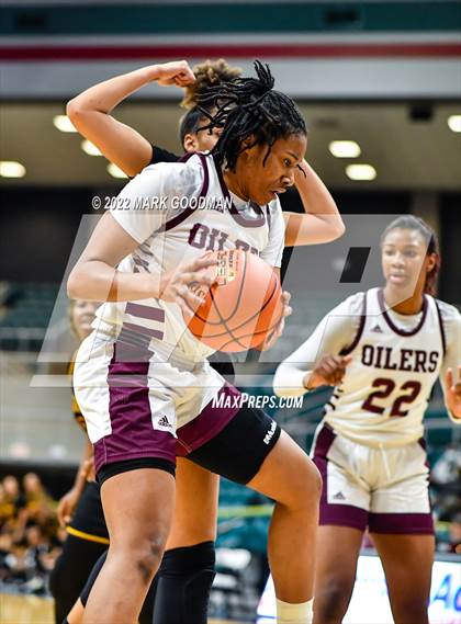 Thumbnail 2 in Pearland vs Summer Creek (UIL-6A Regional Final) photogallery.