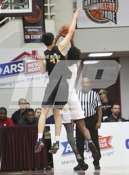 Thumbnail 1 in MacDuffie vs. CBD Montverde Academy (Spalding Hoophall Classic) photogallery.