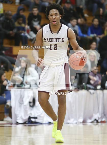 Thumbnail 2 in MacDuffie vs. CBD Montverde Academy (Spalding Hoophall Classic) photogallery.