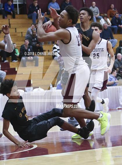 Thumbnail 2 in MacDuffie vs. CBD Montverde Academy (Spalding Hoophall Classic) photogallery.