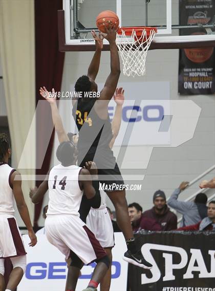 Thumbnail 2 in MacDuffie vs. CBD Montverde Academy (Spalding Hoophall Classic) photogallery.