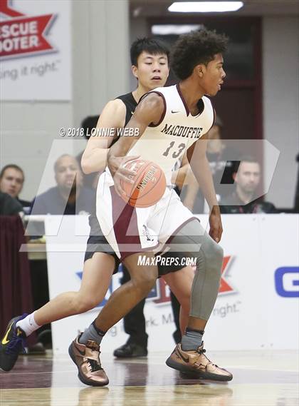 Thumbnail 2 in MacDuffie vs. CBD Montverde Academy (Spalding Hoophall Classic) photogallery.