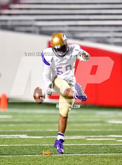 Thumbnail 1 in Osceola vs. Harding Academy (AAA 3A State Final) photogallery.