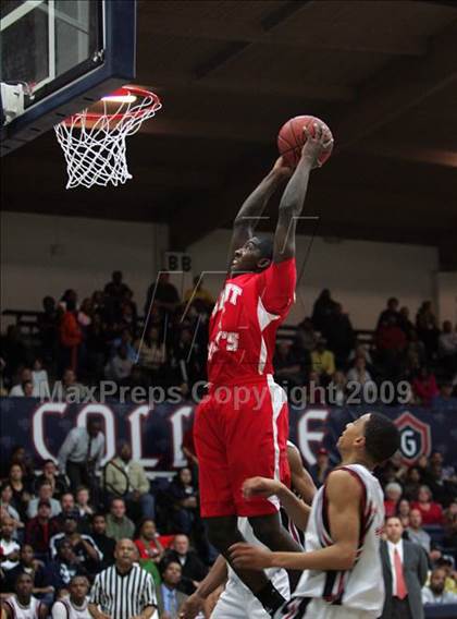 Thumbnail 3 in Salesian vs. St. Mary's photogallery.