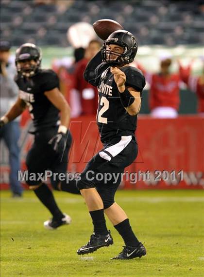 Thumbnail 1 in Mater Dei vs. Servite photogallery.