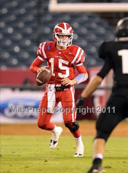 Thumbnail 3 in Mater Dei vs. Servite photogallery.