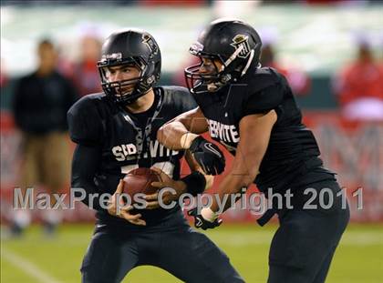 Thumbnail 3 in Mater Dei vs. Servite photogallery.