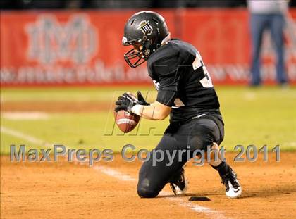 Thumbnail 3 in Mater Dei vs. Servite photogallery.