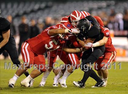 Thumbnail 3 in Mater Dei vs. Servite photogallery.