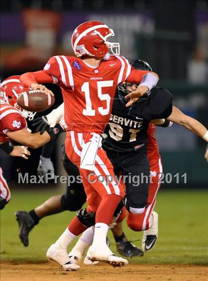 Thumbnail 1 in Mater Dei vs. Servite photogallery.
