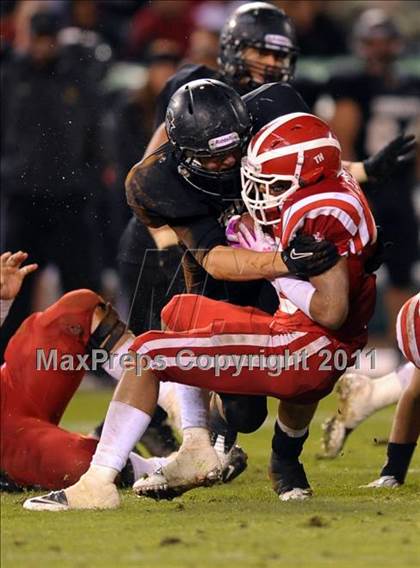 Thumbnail 1 in Mater Dei vs. Servite photogallery.