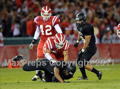 Thumbnail 3 in Mater Dei vs. Servite photogallery.